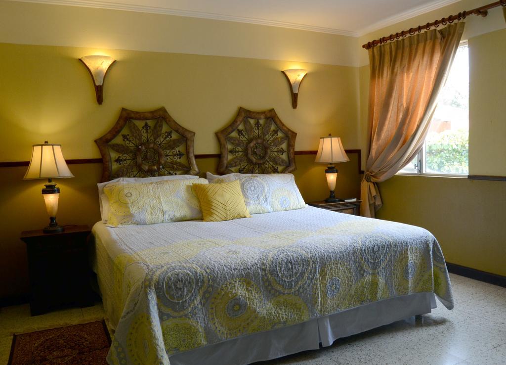Hostal Villa Toscana Guatemala City Ngoại thất bức ảnh